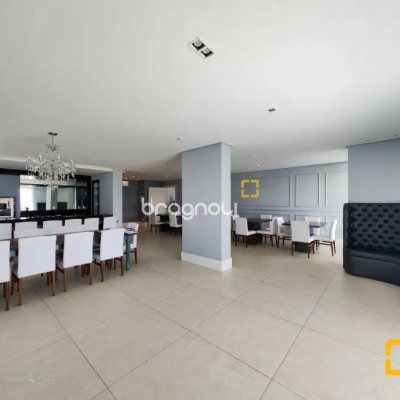 Apartamento com 206m², 3 quartos (sendo 3 suítes), 3 garagens, no bairro Beira Mar em Florianópolis