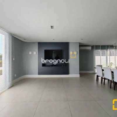Apartamento com 206m², 3 quartos (sendo 3 suítes), 3 garagens, no bairro Beira Mar em Florianópolis