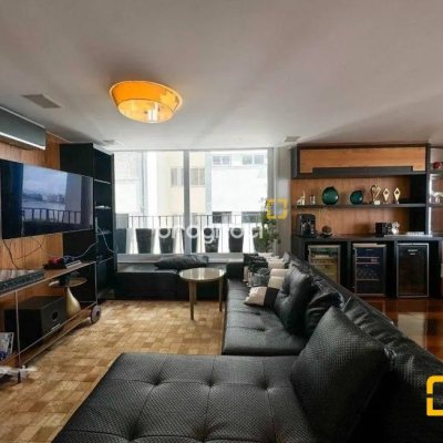 Apartamento com 206m², 3 quartos (sendo 3 suítes), 3 garagens, no bairro Beira Mar em Florianópolis