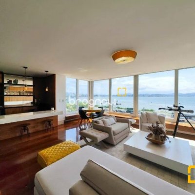 Apartamento com 206m², 3 quartos (sendo 3 suítes), 3 garagens, no bairro Beira Mar em Florianópolis