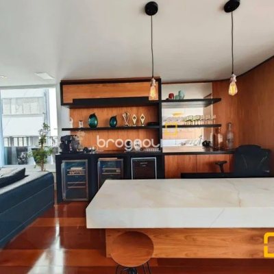 Apartamento com 206m², 3 quartos (sendo 3 suítes), 3 garagens, no bairro Beira Mar em Florianópolis