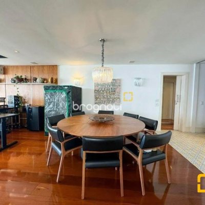 Apartamento com 206m², 3 quartos (sendo 3 suítes), 3 garagens, no bairro Beira Mar em Florianópolis