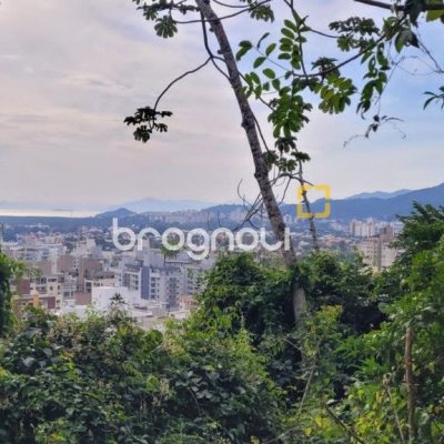 Terreno com 749m², no bairro Corrego Grande em Florianópolis