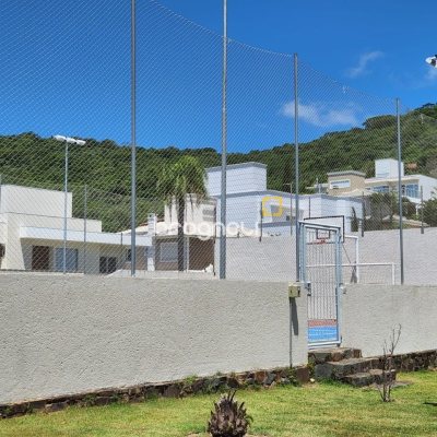 Terreno com 749m², no bairro Corrego Grande em Florianópolis