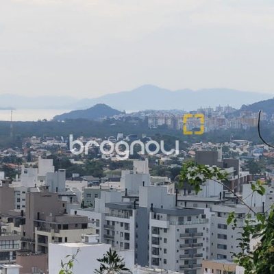 Terreno com 749m², no bairro Corrego Grande em Florianópolis