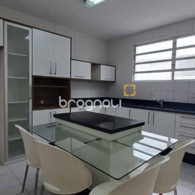 Apartamento com 139m², 3 quartos (sendo 1 suíte), 1 garagem, no bairro Centro em Florianópolis