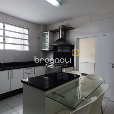 Apartamento com 139m², 3 quartos (sendo 1 suíte), 1 garagem, no bairro Centro em Florianópolis