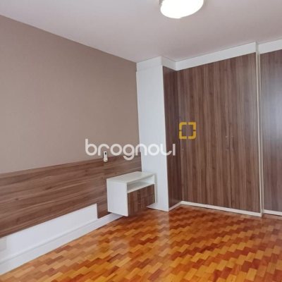 Apartamento com 139m², 3 quartos (sendo 1 suíte), 1 garagem, no bairro Centro em Florianópolis