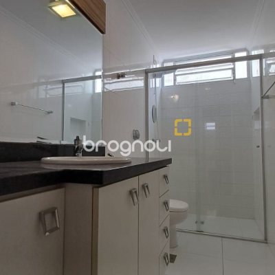 Apartamento com 139m², 3 quartos (sendo 1 suíte), 1 garagem, no bairro Centro em Florianópolis
