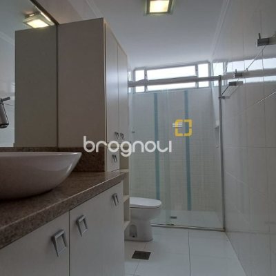 Apartamento com 139m², 3 quartos (sendo 1 suíte), 1 garagem, no bairro Centro em Florianópolis