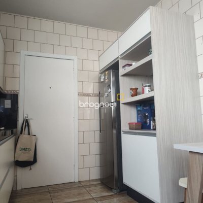 Apartamento com 85m², 2 quartos, 1 garagem, no bairro Córrego Grande em Florianópolis