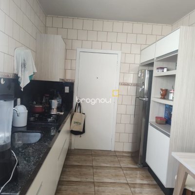 Apartamento com 85m², 2 quartos, 1 garagem, no bairro Córrego Grande em Florianópolis