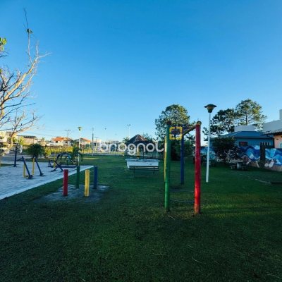 Casa com 138m², 3 quartos (sendo 1 suíte), 2 garagens, no bairro Campeche em Florianópolis