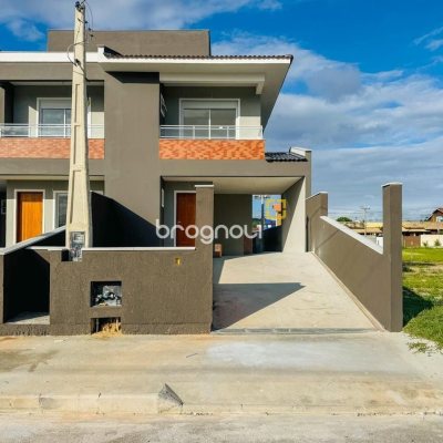 Casa com 138m², 3 quartos (sendo 1 suíte), 2 garagens, no bairro Campeche em Florianópolis
