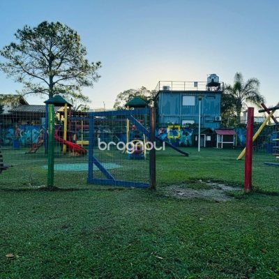 Casa com 150m², 3 quartos (sendo 1 suíte), 2 garagens, no bairro Campeche em Florianópolis