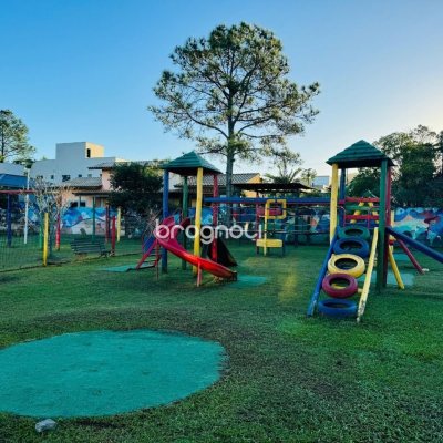 Casa com 150m², 3 quartos (sendo 1 suíte), 2 garagens, no bairro Campeche em Florianópolis