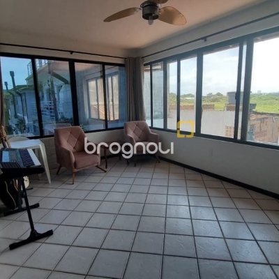 Casa com 229m², 5 quartos (sendo 3 suítes), 6 garagens, no bairro Campeche em Florianópolis
