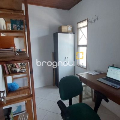 Casa com 229m², 5 quartos (sendo 3 suítes), 6 garagens, no bairro Campeche em Florianópolis