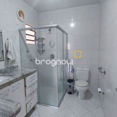 Casa com 229m², 5 quartos (sendo 3 suítes), 6 garagens, no bairro Campeche em Florianópolis