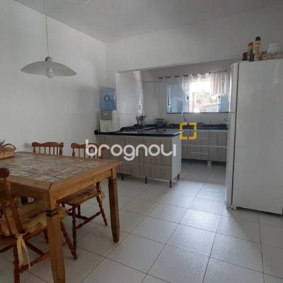 Casa com 229m², 5 quartos (sendo 3 suítes), 6 garagens, no bairro Campeche em Florianópolis