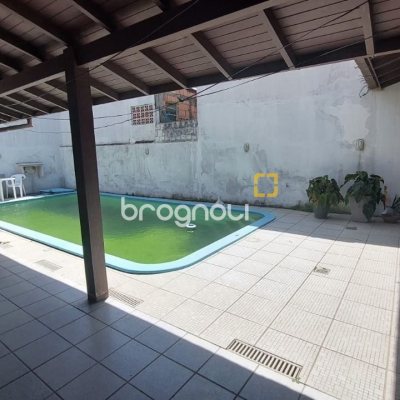 Casa com 229m², 5 quartos (sendo 3 suítes), 6 garagens, no bairro Campeche em Florianópolis