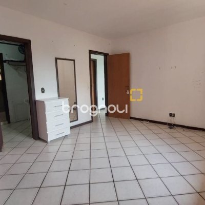 Casa com 229m², 5 quartos (sendo 3 suítes), 6 garagens, no bairro Campeche em Florianópolis