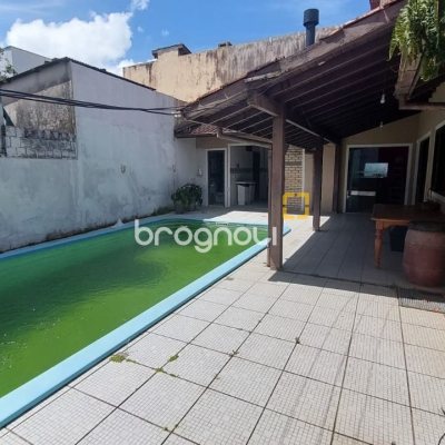 Casa com 229m², 5 quartos (sendo 3 suítes), 6 garagens, no bairro Campeche em Florianópolis