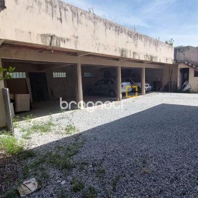 Casa com 229m², 5 quartos (sendo 3 suítes), 6 garagens, no bairro Campeche em Florianópolis