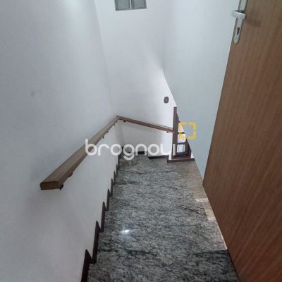 Casa com 229m², 5 quartos (sendo 3 suítes), 6 garagens, no bairro Campeche em Florianópolis