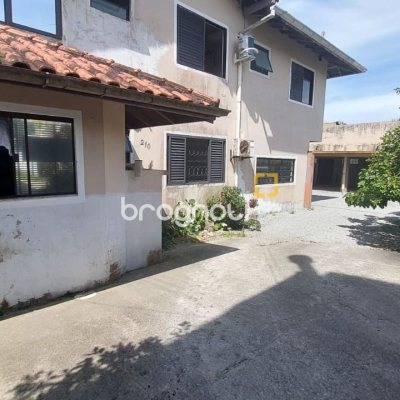 Casa com 229m², 5 quartos (sendo 3 suítes), 6 garagens, no bairro Campeche em Florianópolis
