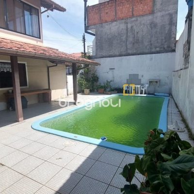 Casa com 229m², 5 quartos (sendo 3 suítes), 6 garagens, no bairro Campeche em Florianópolis