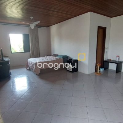 Casa com 229m², 5 quartos (sendo 3 suítes), 6 garagens, no bairro Campeche em Florianópolis