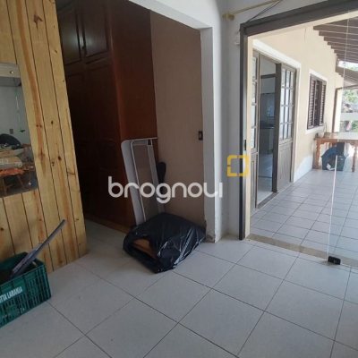 Casa com 229m², 5 quartos (sendo 3 suítes), 6 garagens, no bairro Campeche em Florianópolis
