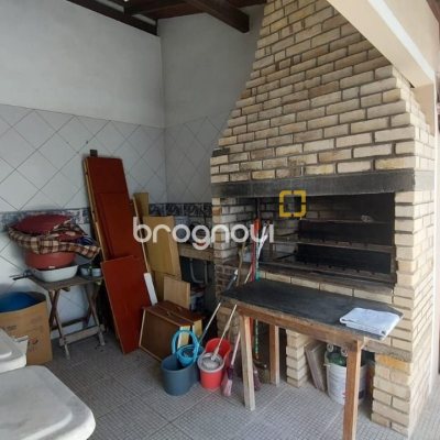 Casa com 229m², 5 quartos (sendo 3 suítes), 6 garagens, no bairro Campeche em Florianópolis