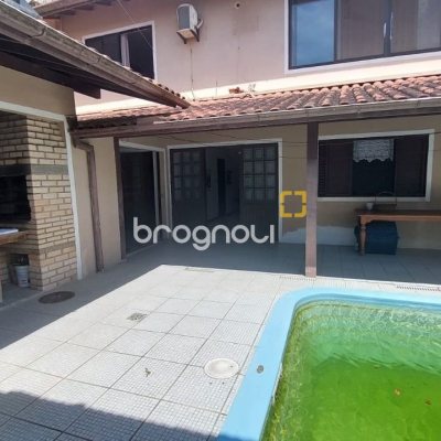 Casa com 229m², 5 quartos (sendo 3 suítes), 6 garagens, no bairro Campeche em Florianópolis