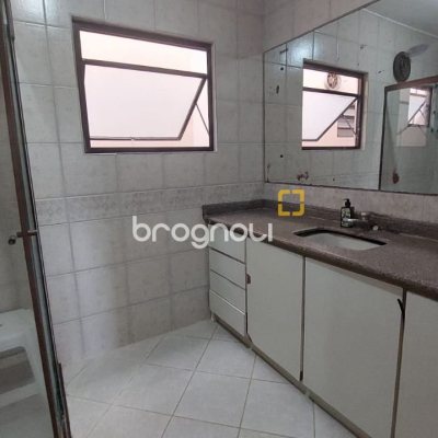 Casa com 229m², 5 quartos (sendo 3 suítes), 6 garagens, no bairro Campeche em Florianópolis