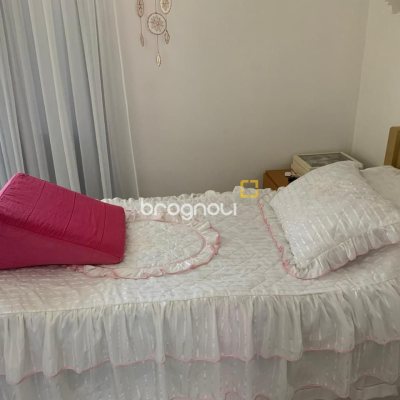 Casa com 450m², 6 quartos (sendo 1 suíte), 4 garagens, no bairro Ponta de Baixo em São José