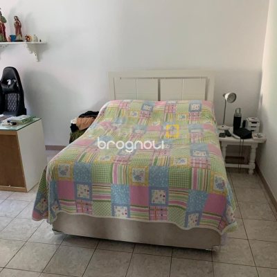 Casa com 450m², 6 quartos (sendo 1 suíte), 4 garagens, no bairro Ponta de Baixo em São José