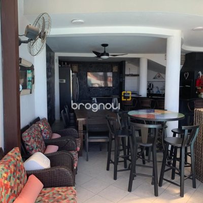 Casa com 450m², 6 quartos (sendo 1 suíte), 4 garagens, no bairro Ponta de Baixo em São José