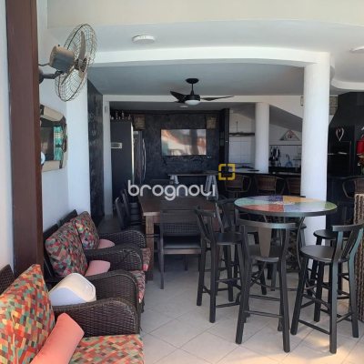 Casa com 450m², 6 quartos (sendo 1 suíte), 4 garagens, no bairro Ponta de Baixo em São José