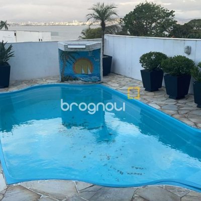 Casa com 450m², 6 quartos (sendo 1 suíte), 4 garagens, no bairro Ponta de Baixo em São José