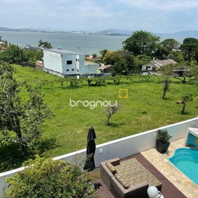Casa com 450m², 6 quartos (sendo 1 suíte), 4 garagens, no bairro Ponta de Baixo em São José