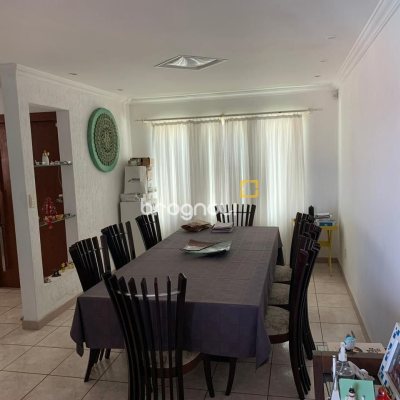 Casa com 450m², 6 quartos (sendo 1 suíte), 4 garagens, no bairro Ponta de Baixo em São José