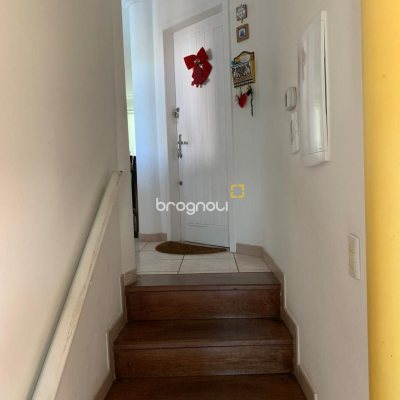 Casa com 450m², 6 quartos (sendo 1 suíte), 4 garagens, no bairro Ponta de Baixo em São José