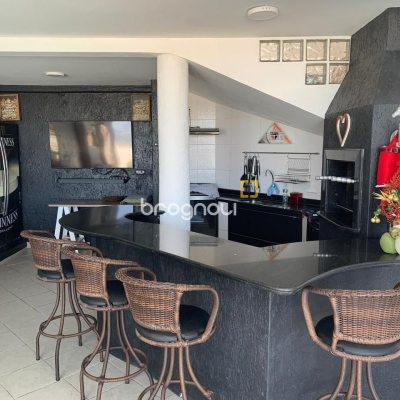 Casa com 450m², 6 quartos (sendo 1 suíte), 4 garagens, no bairro Ponta de Baixo em São José