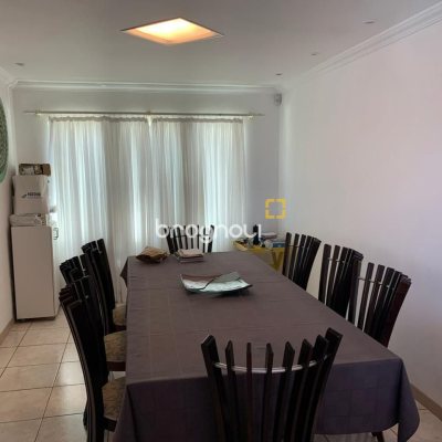 Casa com 450m², 6 quartos (sendo 1 suíte), 4 garagens, no bairro Ponta de Baixo em São José