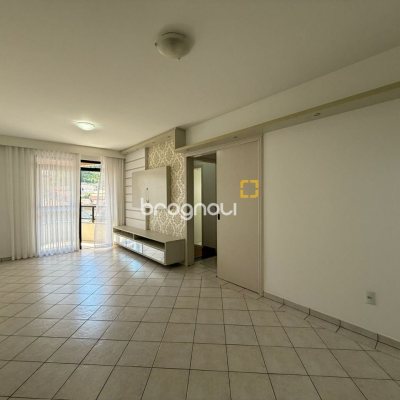 Apartamento com 76m², 2 quartos (sendo 1 suíte), 1 garagem, no bairro Centro em Florianópolis
