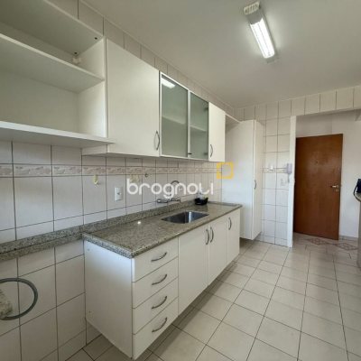 Apartamento com 76m², 2 quartos (sendo 1 suíte), 1 garagem, no bairro Centro em Florianópolis