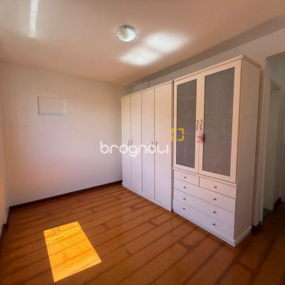 Apartamento com 76m², 2 quartos (sendo 1 suíte), 1 garagem, no bairro Centro em Florianópolis