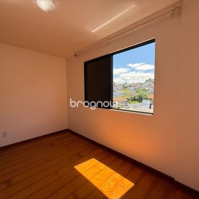 Apartamento com 76m², 2 quartos (sendo 1 suíte), 1 garagem, no bairro Centro em Florianópolis